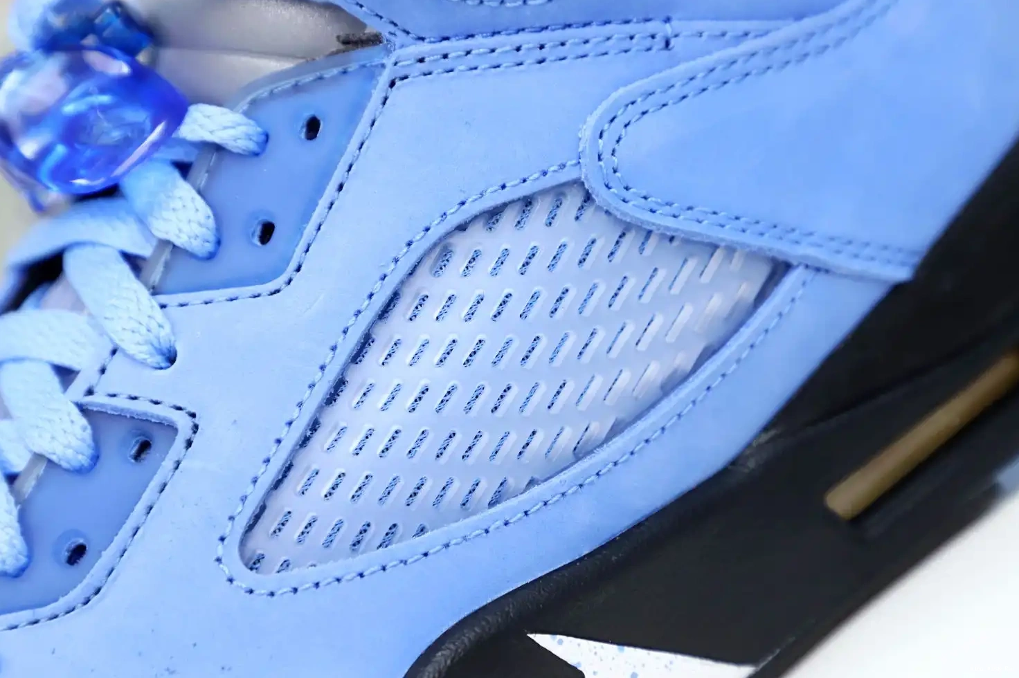 SE 401 BLEU UNIVERSITY JORDAN DV1310 AIR 5 BLACK-WHITE RETRO BLUE Kimikick 0511